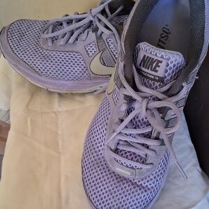 Nike Women's Lavender Mesh Sneakers